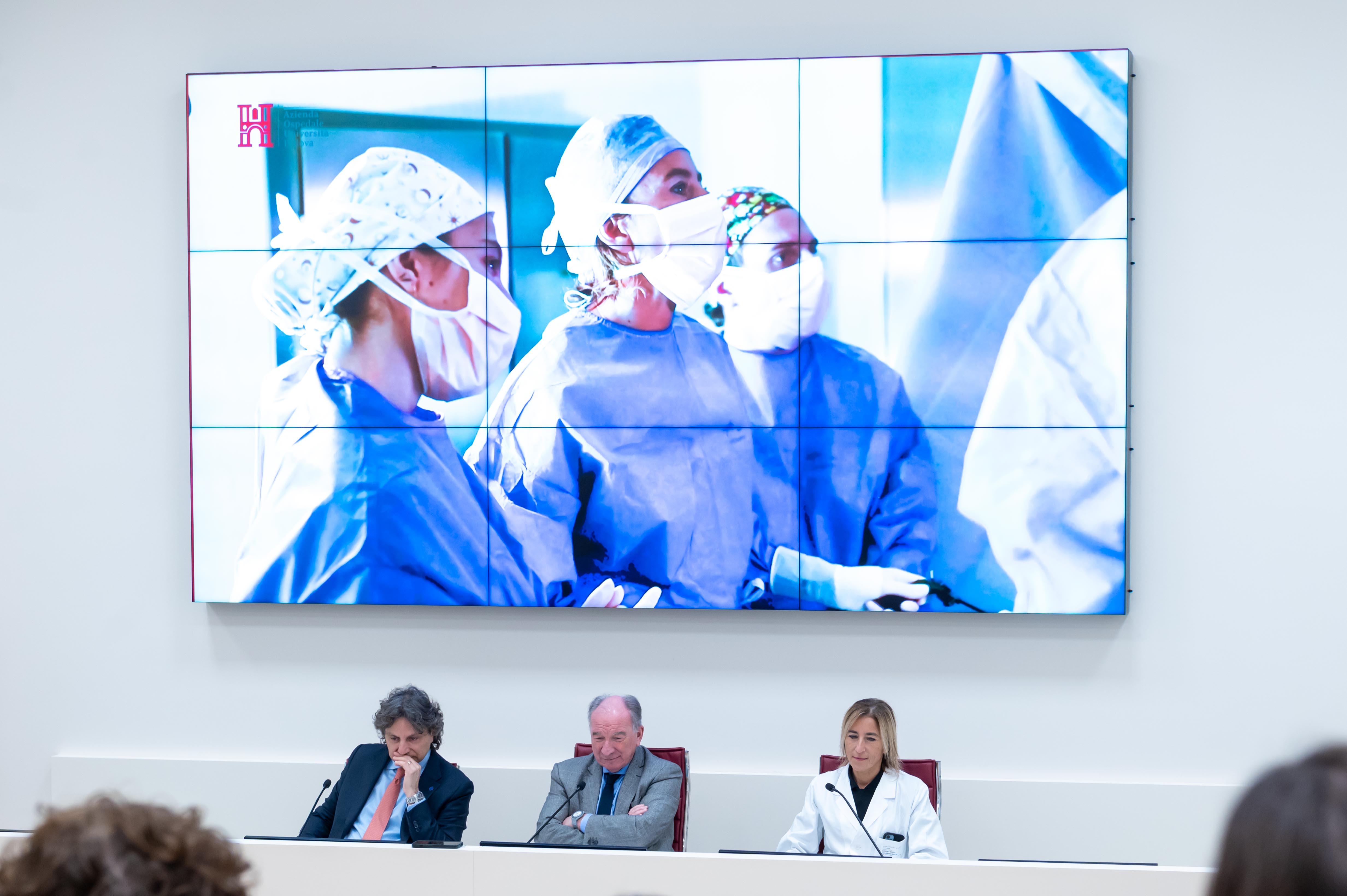immagini della sala operatoria alla conferenza